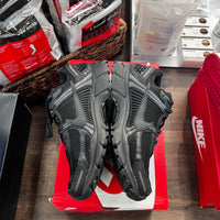 Triple Black Vomero 5 (USED)