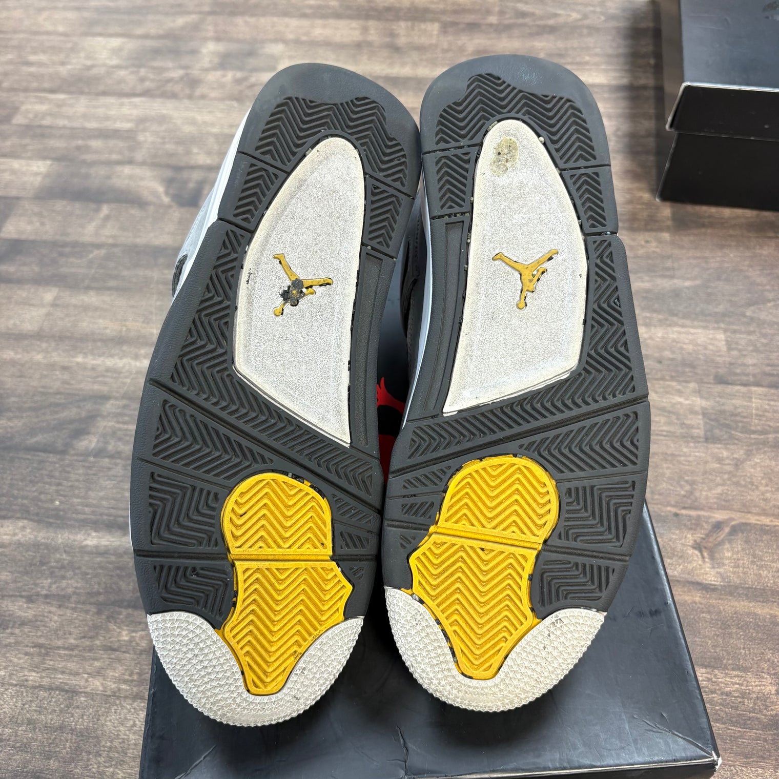 Cool Grey Jordan 4 Retro (USED)