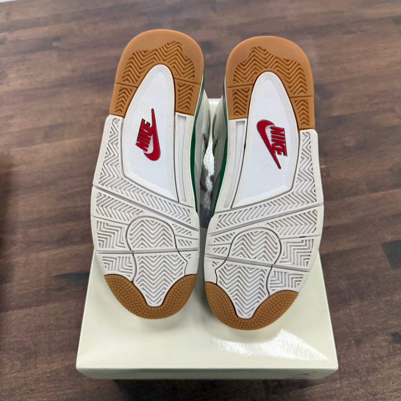 Pine Green SB Jordan 4 Retro (USED)