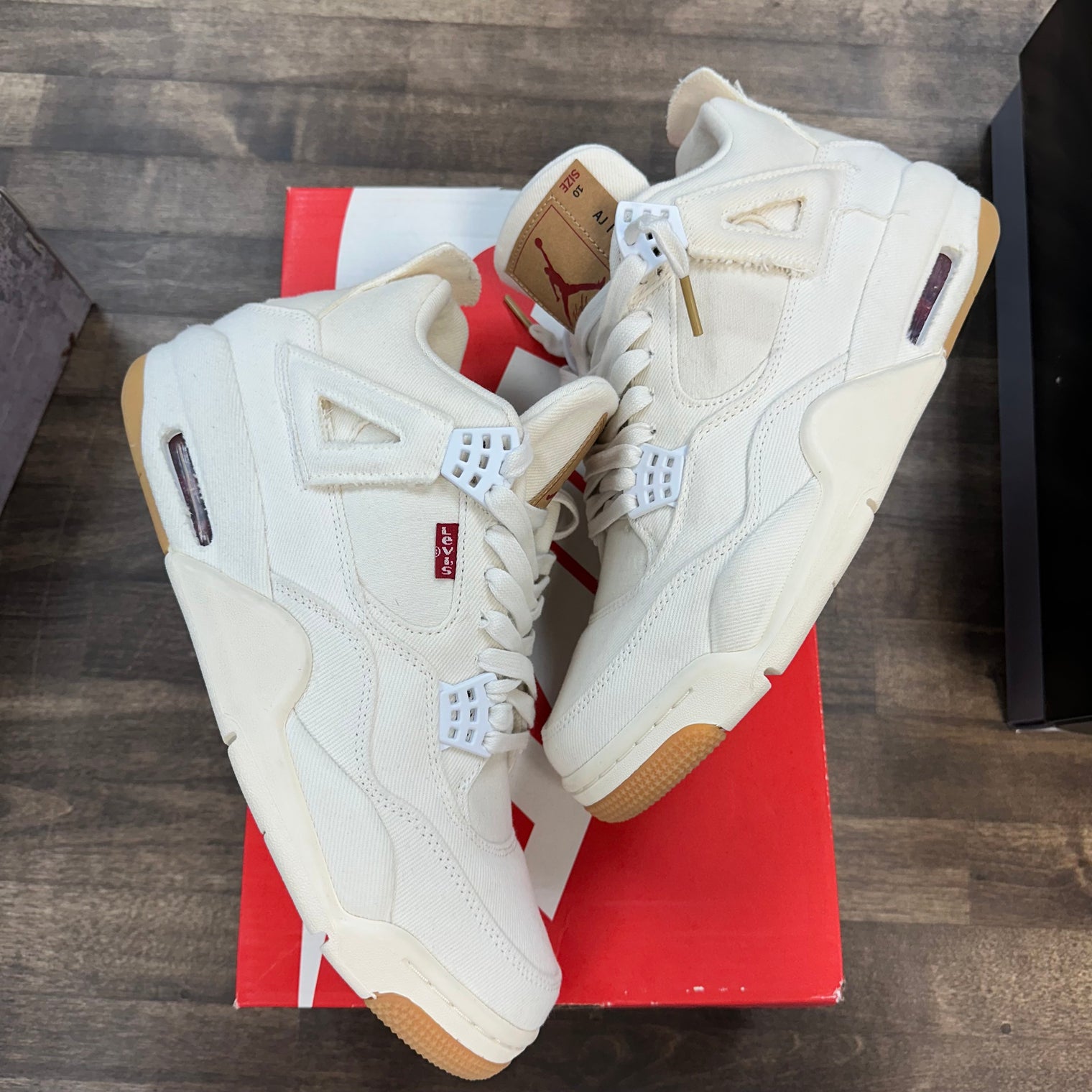 Levi's White Jordan 4 Retro (Levi's Tag) (USED, Replacement Box)