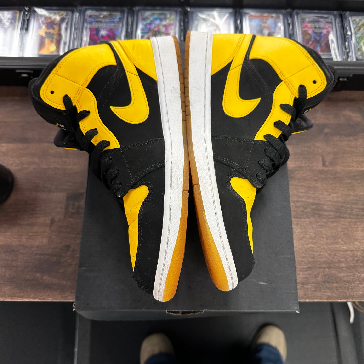 New Love Jordan 1 Mid (USED)