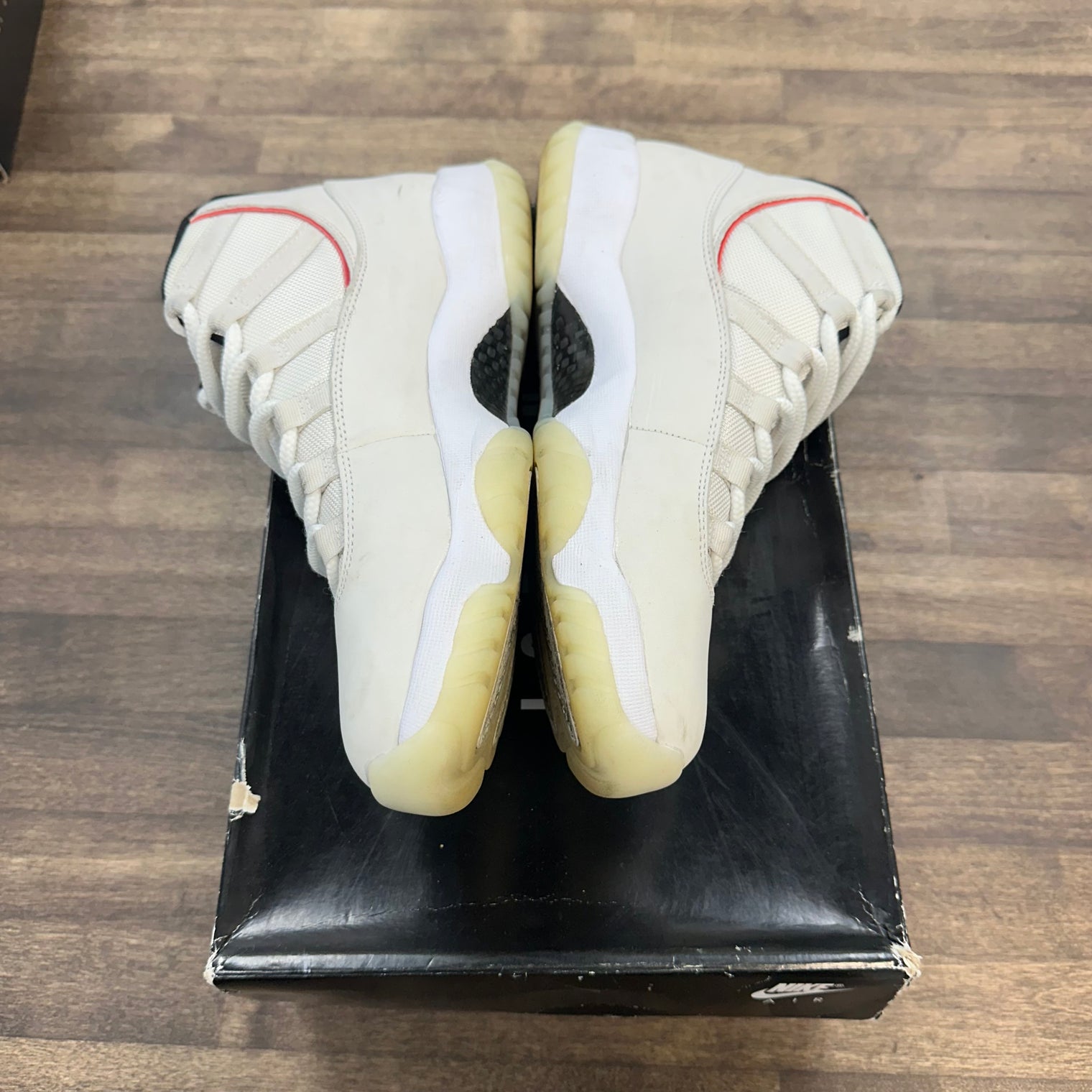 Platnium Jordan 11 Retro (USED)