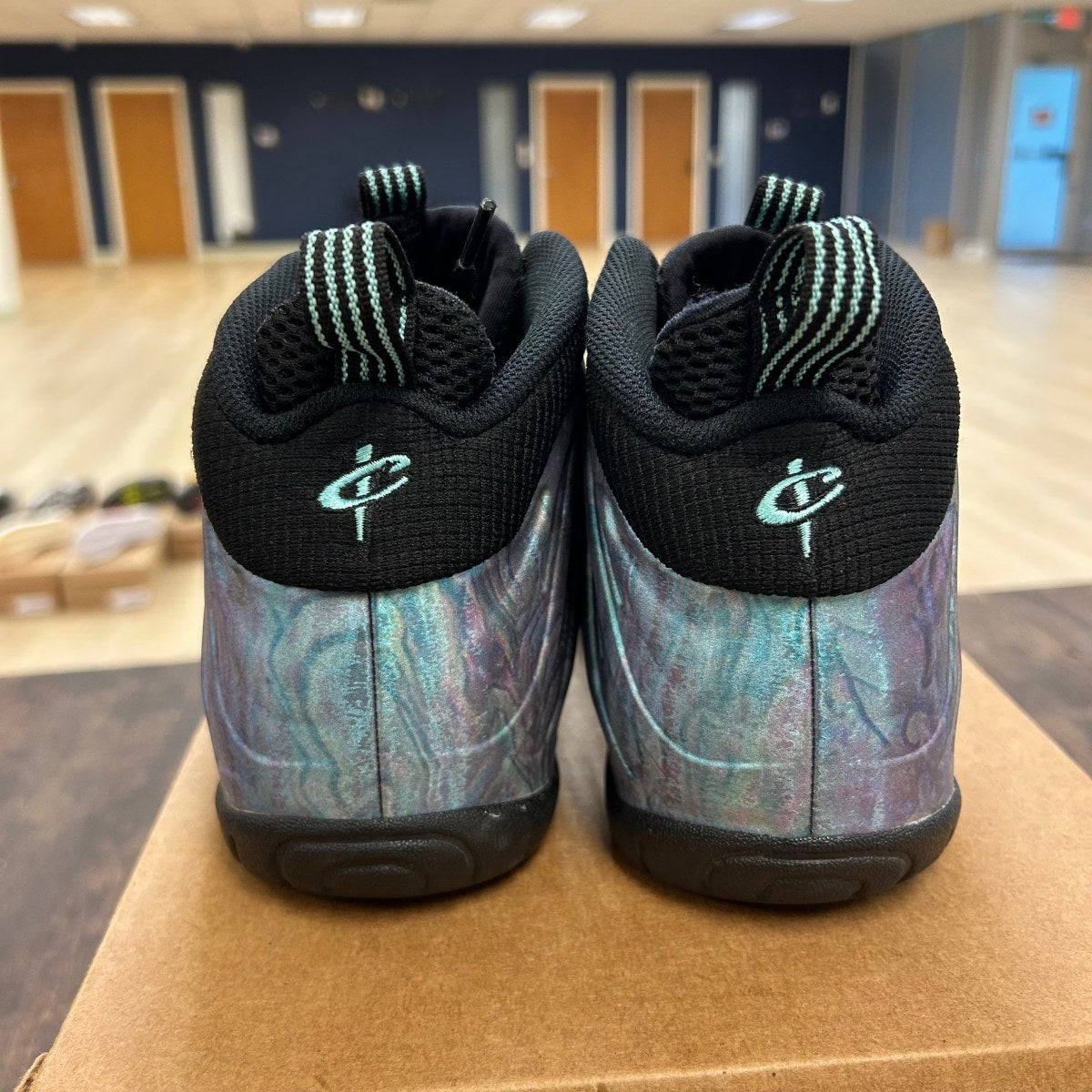 Nike Air Foamposite One Abalone (GS) Size 7Y (Pre-Owned) - Image 4