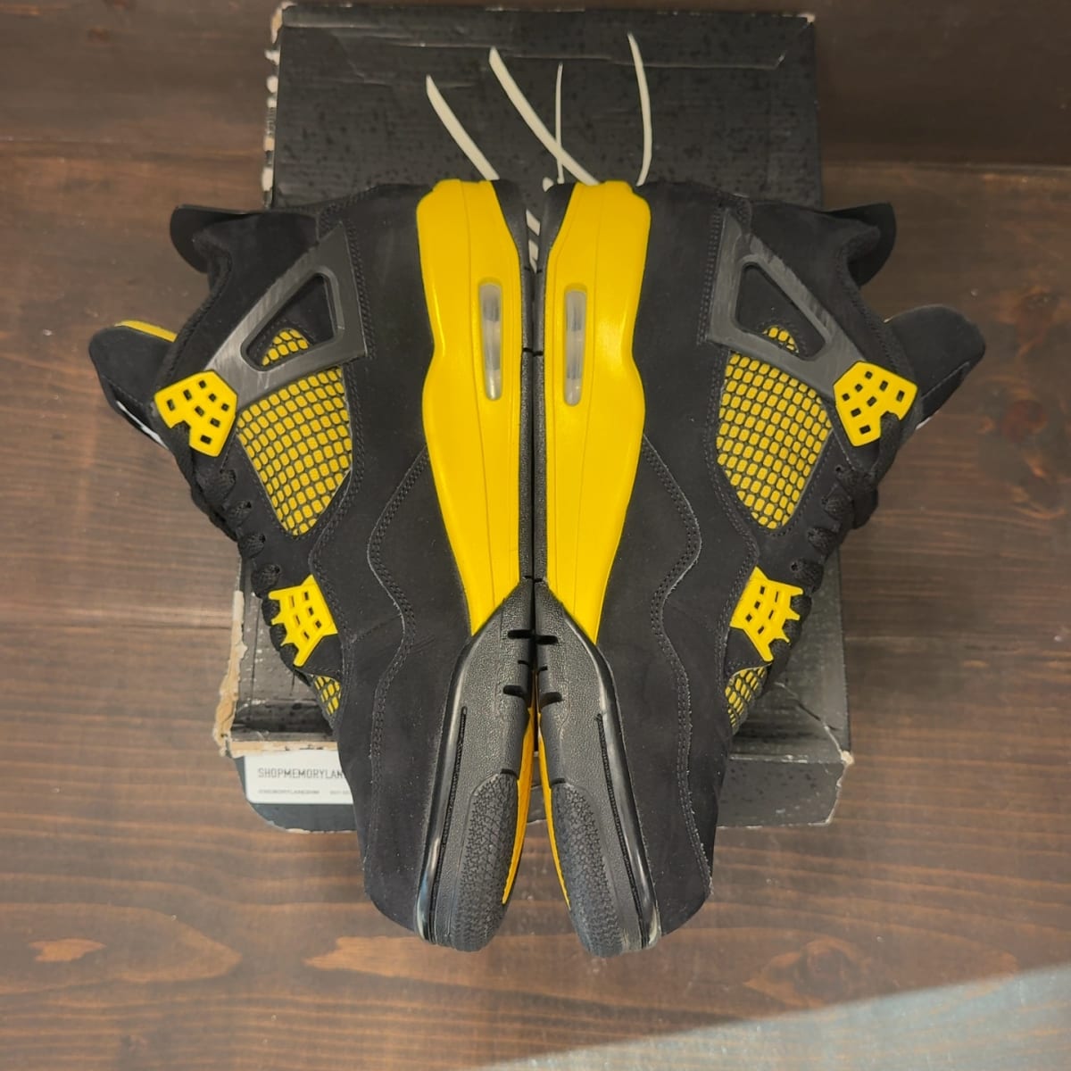 Jordan 4 Retro Thunder (2023) Size 11 (Pre-Owned) - aux
