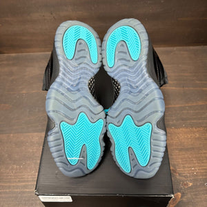 Jordan 11 Retro Gamma Blue (2025) (GS) Size 5Y (Pre-Owned) - box