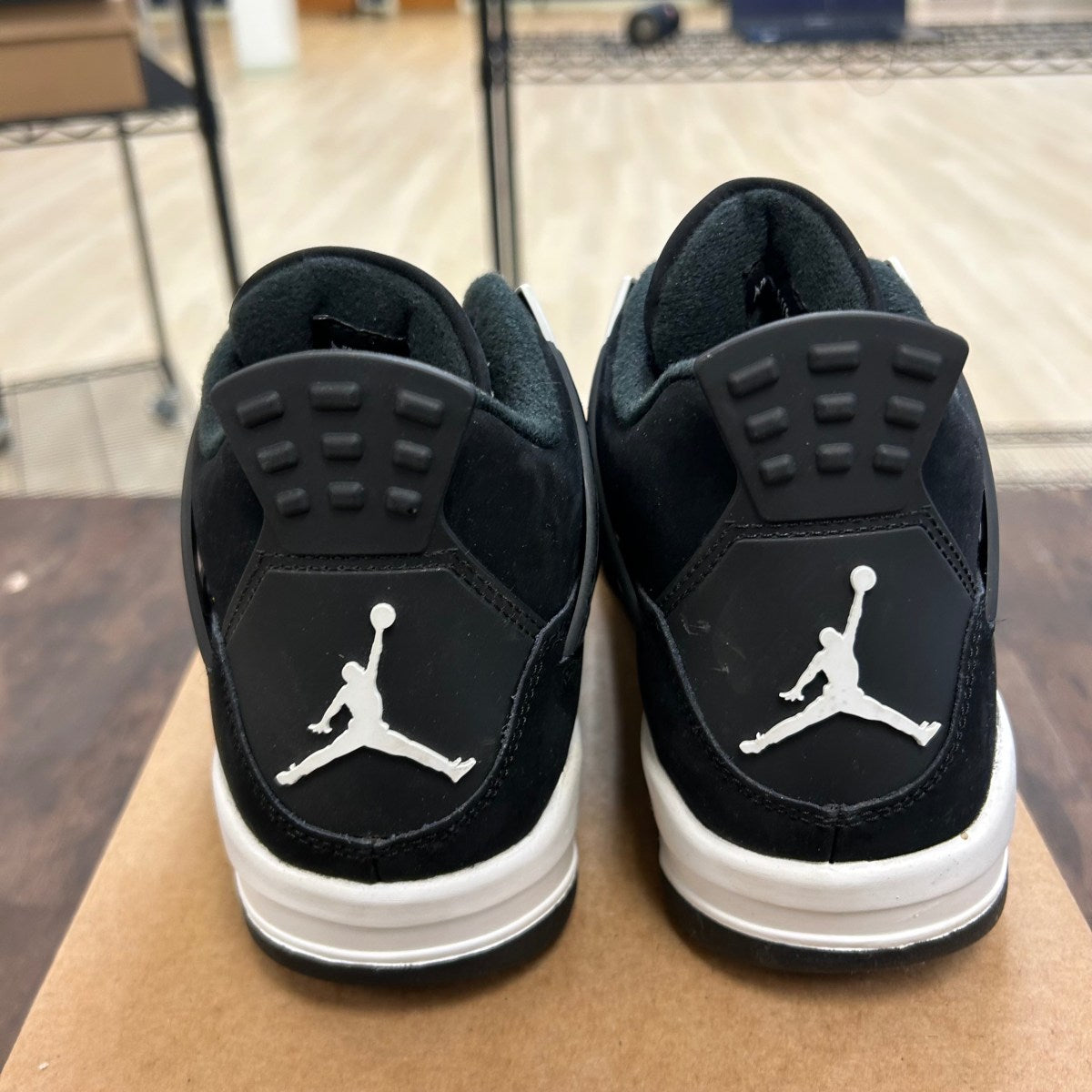 Jordan 4 Retro White Thunder (GS) Size 6Y (Pre-Owned) - Image 4