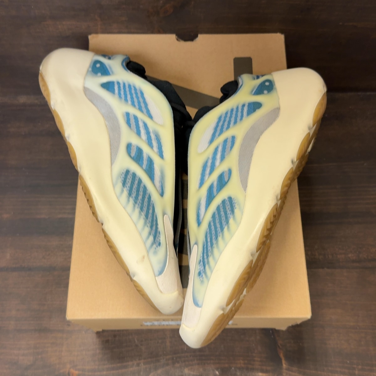 adidas Yeezy 700 V3 Kyanite Size 12 (Pre-Owned)
