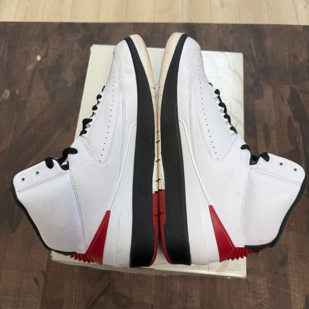 Jordan 2 Retro OG Chicago (2022) - Image 6