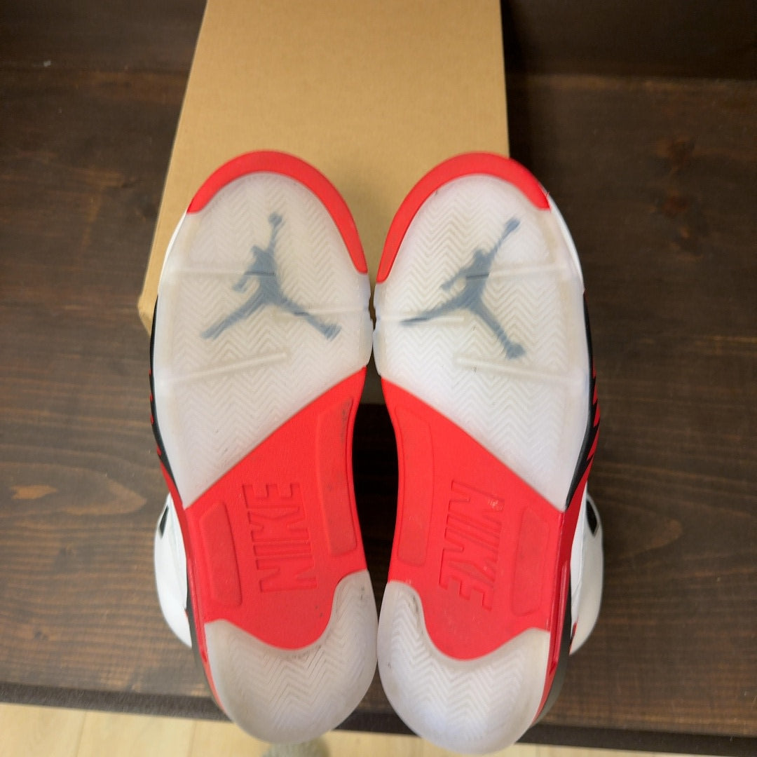 Jordan 5 Retro Fire Red Black Tongue (2025) Size 10 (Pre-Owned) - Image 5