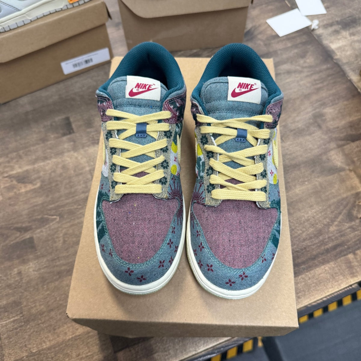 Nike Dunk Low Community Garden Size 6.5 (Pre-Owned) - Image 2