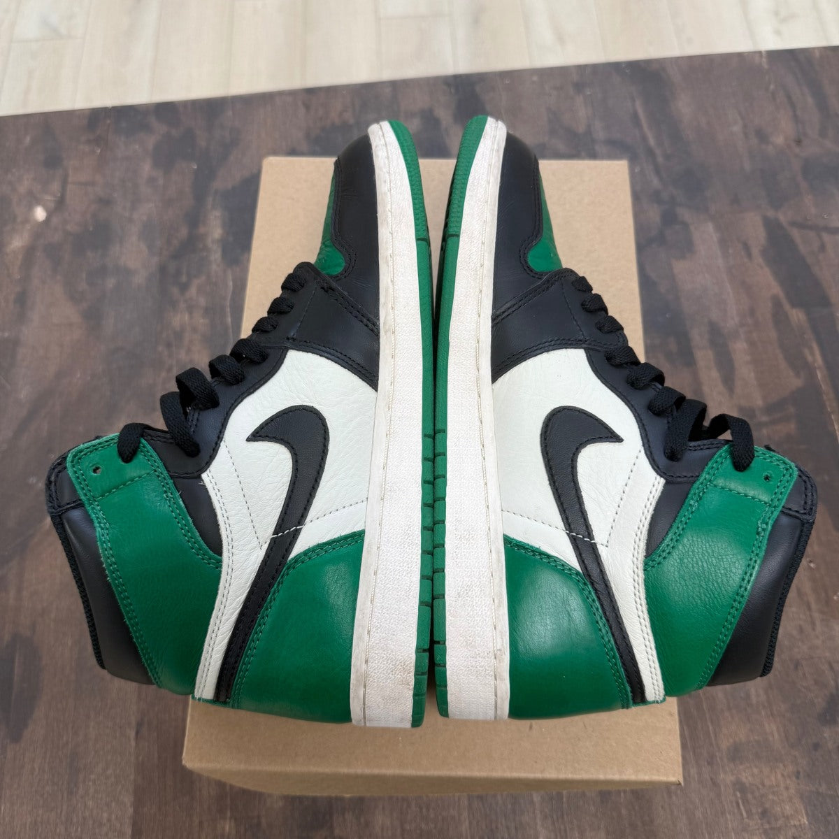 Jordan 1 Retro High Pine Green Size 8.5 (Pre-Owned) - Image 4