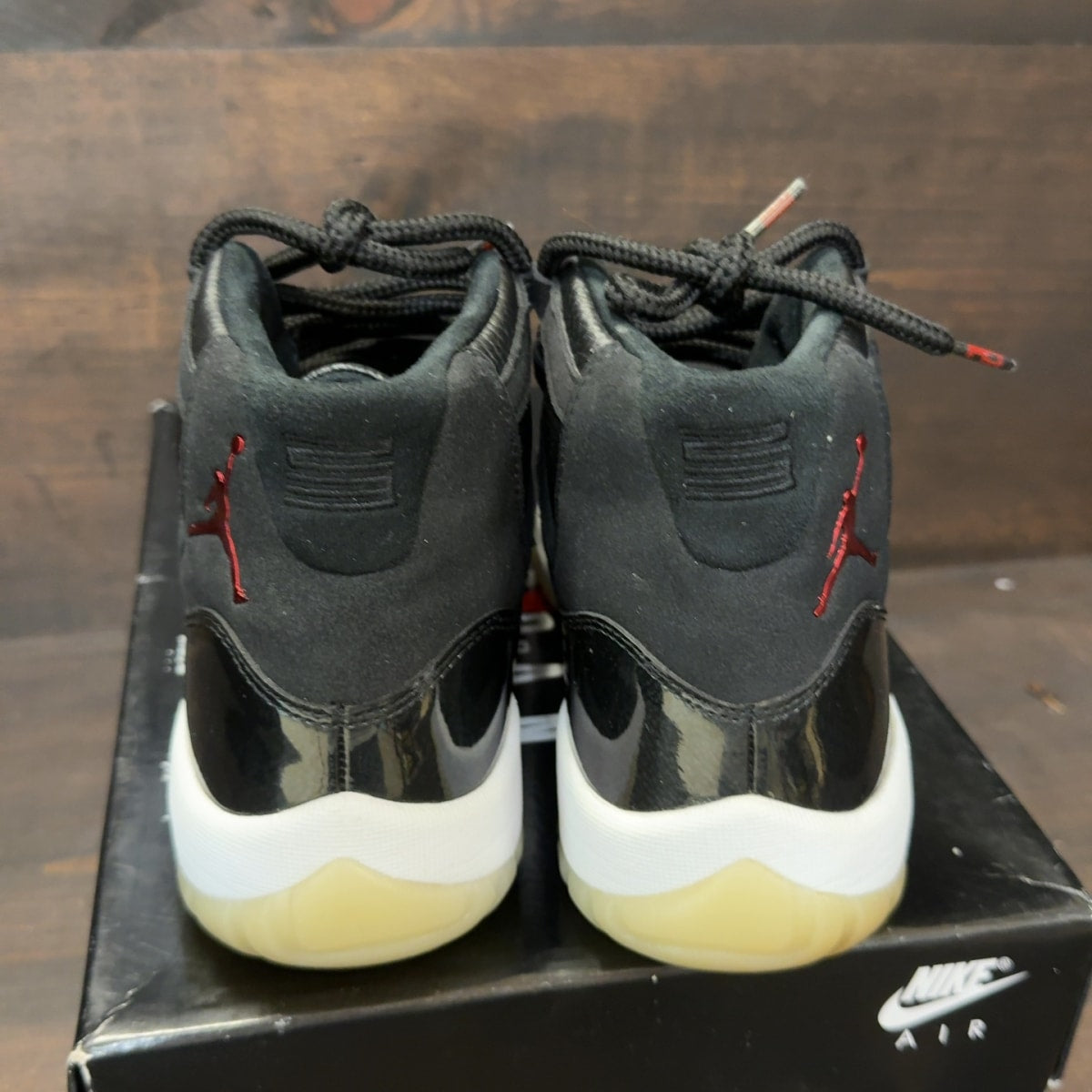 Jordan 11 Retro 72-10 Size 9.5 (Pre-Owned) - Image 4