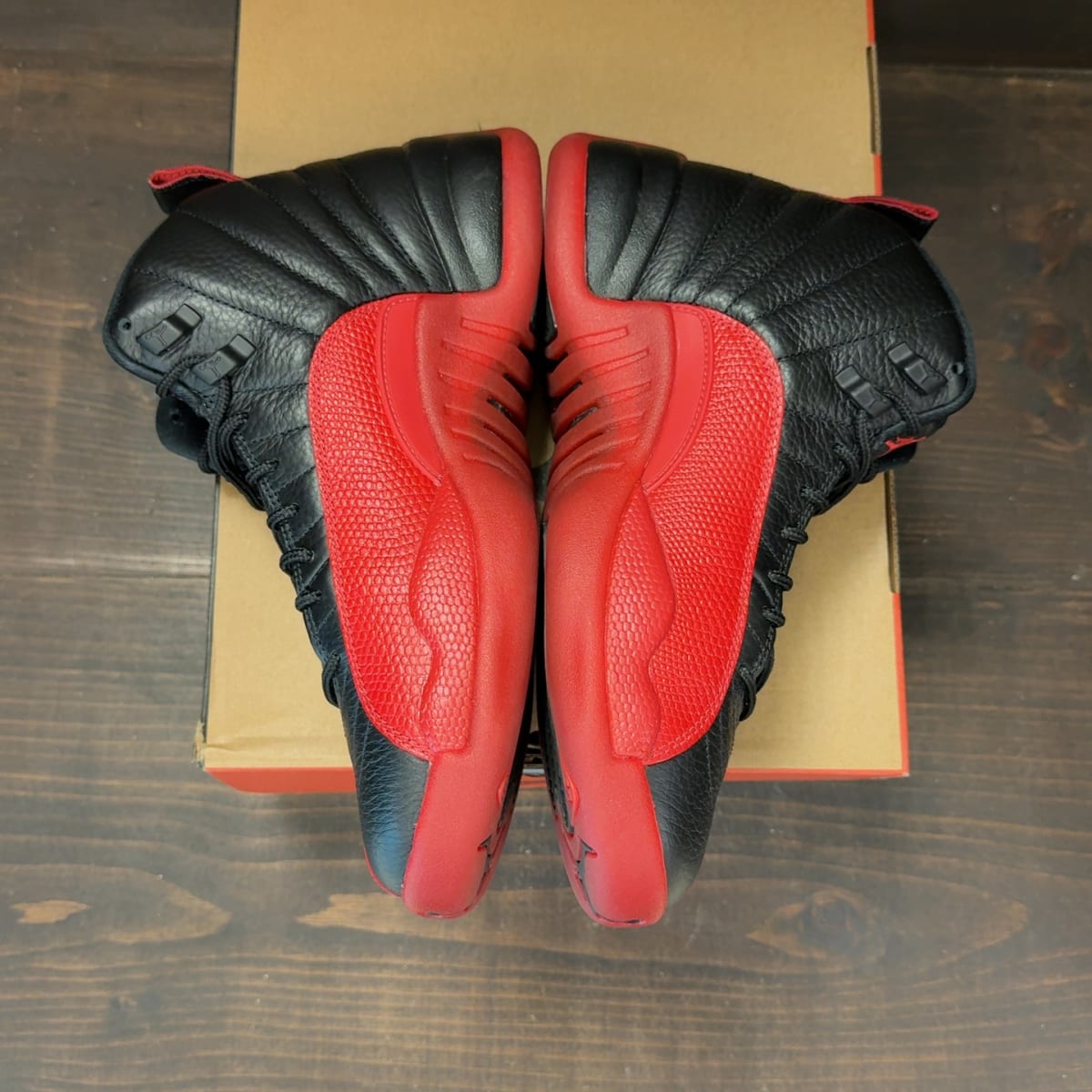 Jordan 12 Retro Flu Game (2025) Size 8.5 (Pre-Owned) - aux