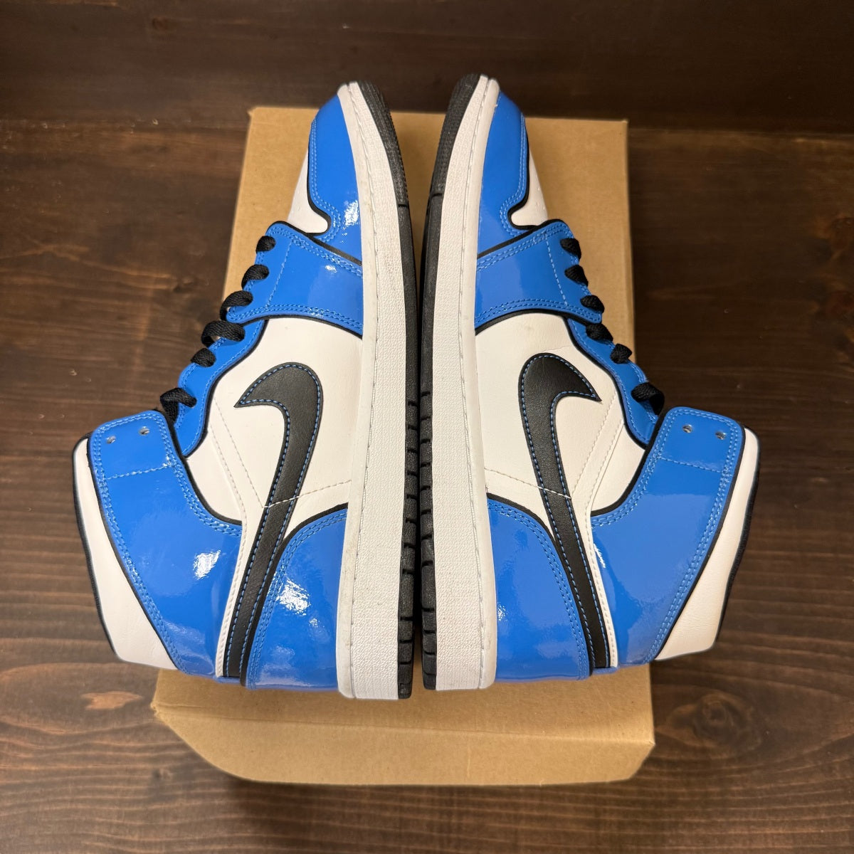 Jordan 1 Mid Signal Blue Size 8.5 (Pre-Owned) - Image 5