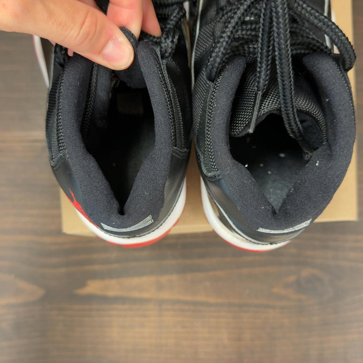 Jordan 11 Retro Playoffs Bred (2019) Size 7.5 (Pre-Owned) - Image 6