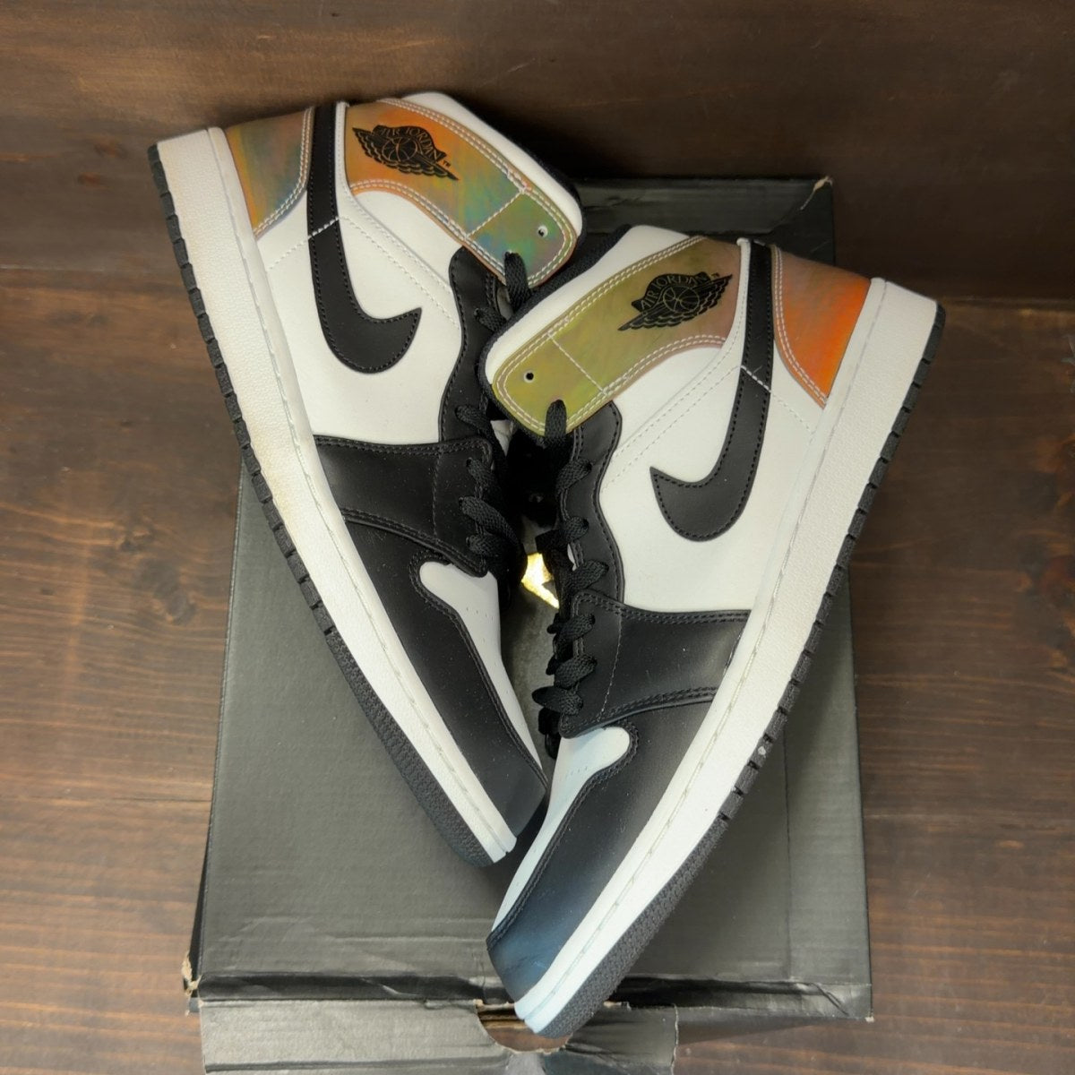 Jordan 1 Mid Heat Reactive - Image 2