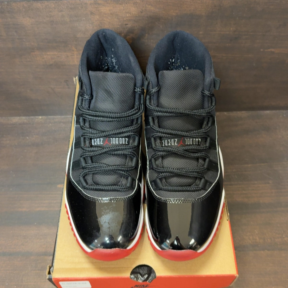 Jordan 11 Retro Playoffs Bred (2019) Size 9.5 (Pre-Owned)