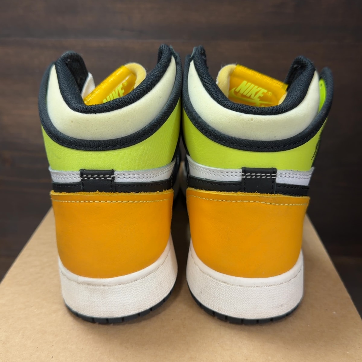 Jordan 1 Retro High White Black Volt University Gold (GS) Size 6Y (Pre-Owned) - Image 4