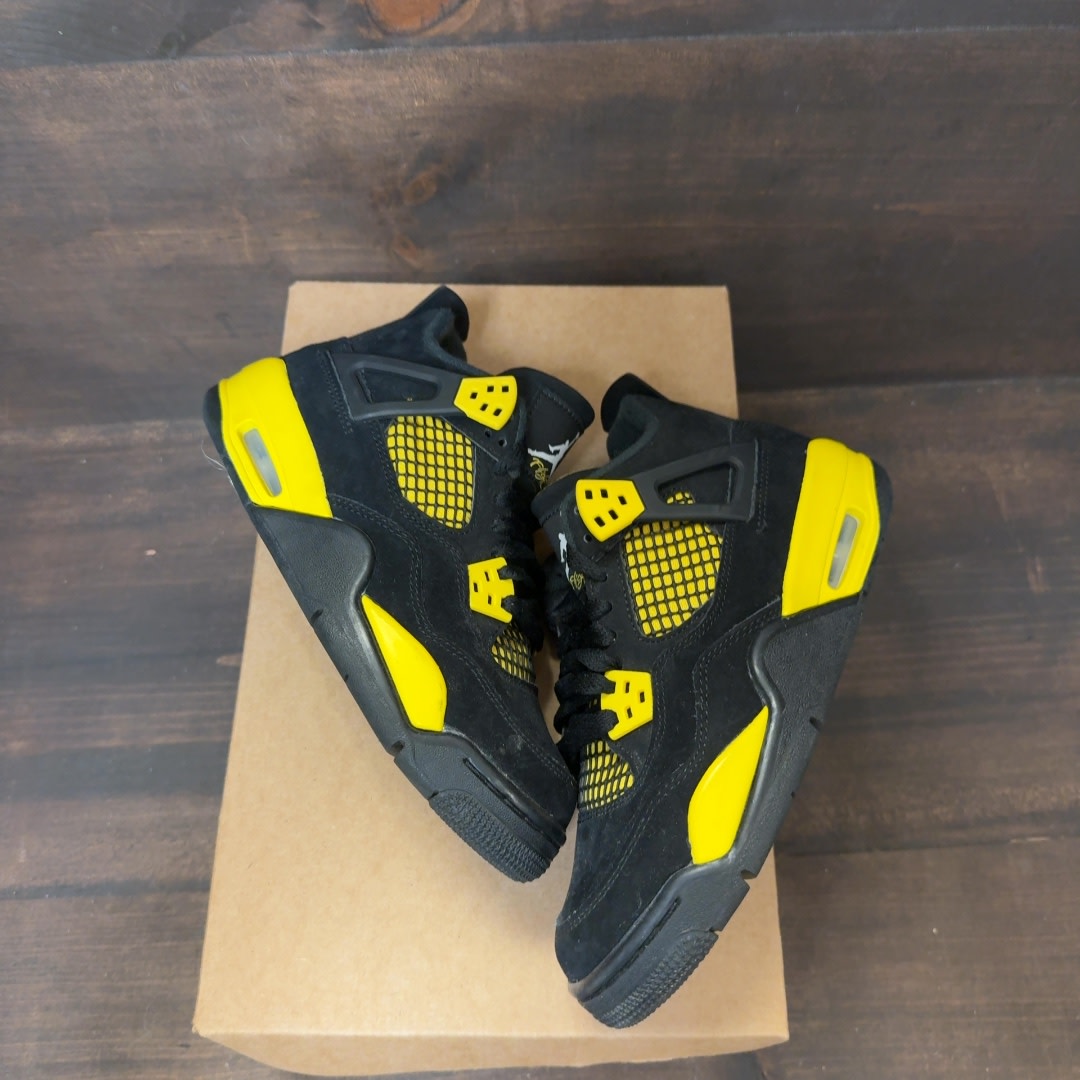 Jordan 4 Retro Thunder (2023) (GS) Size 4Y (Pre-Owned) - Image 2