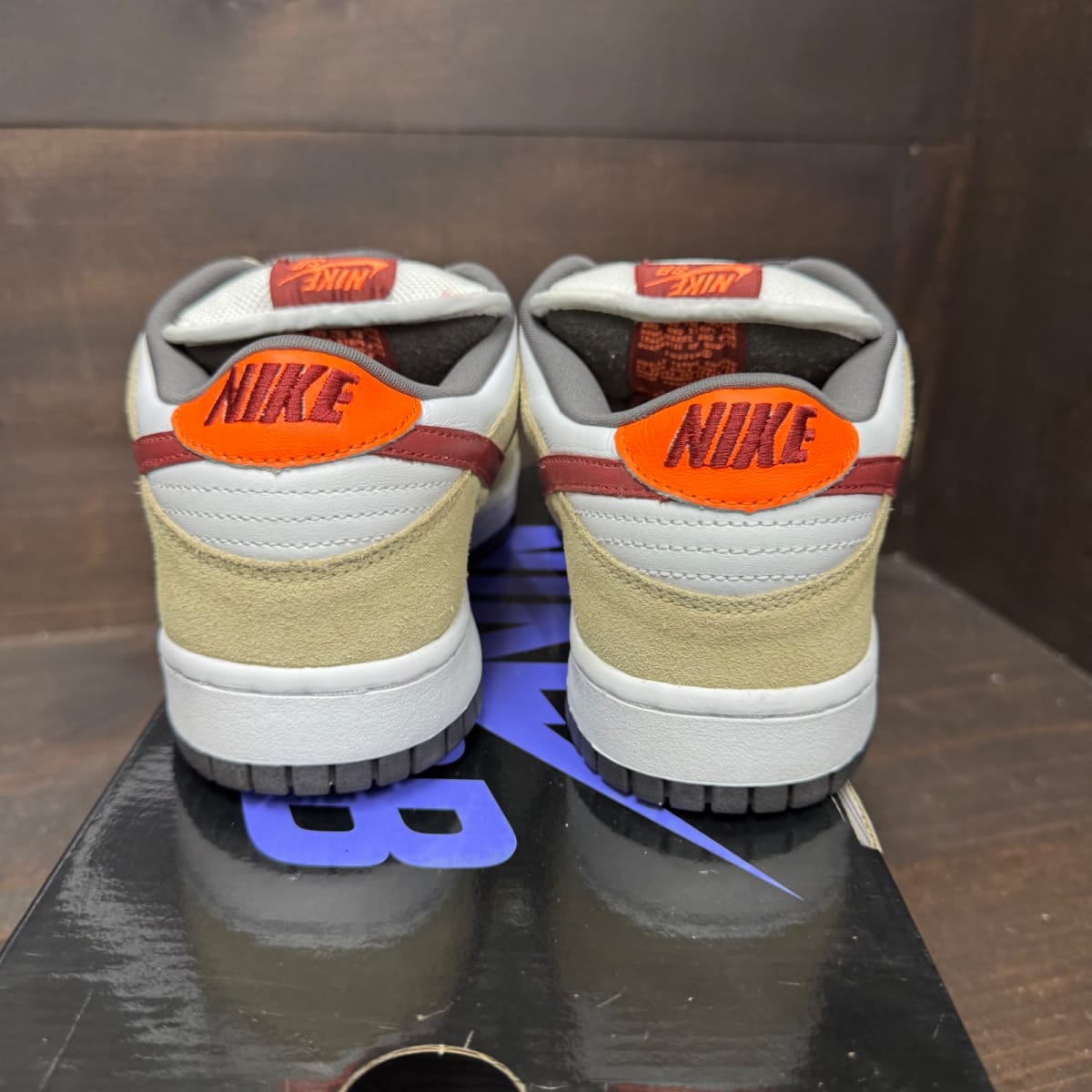 Nike SB Dunk Low Crimson Size 9.5 (Pre-Owned) - sole