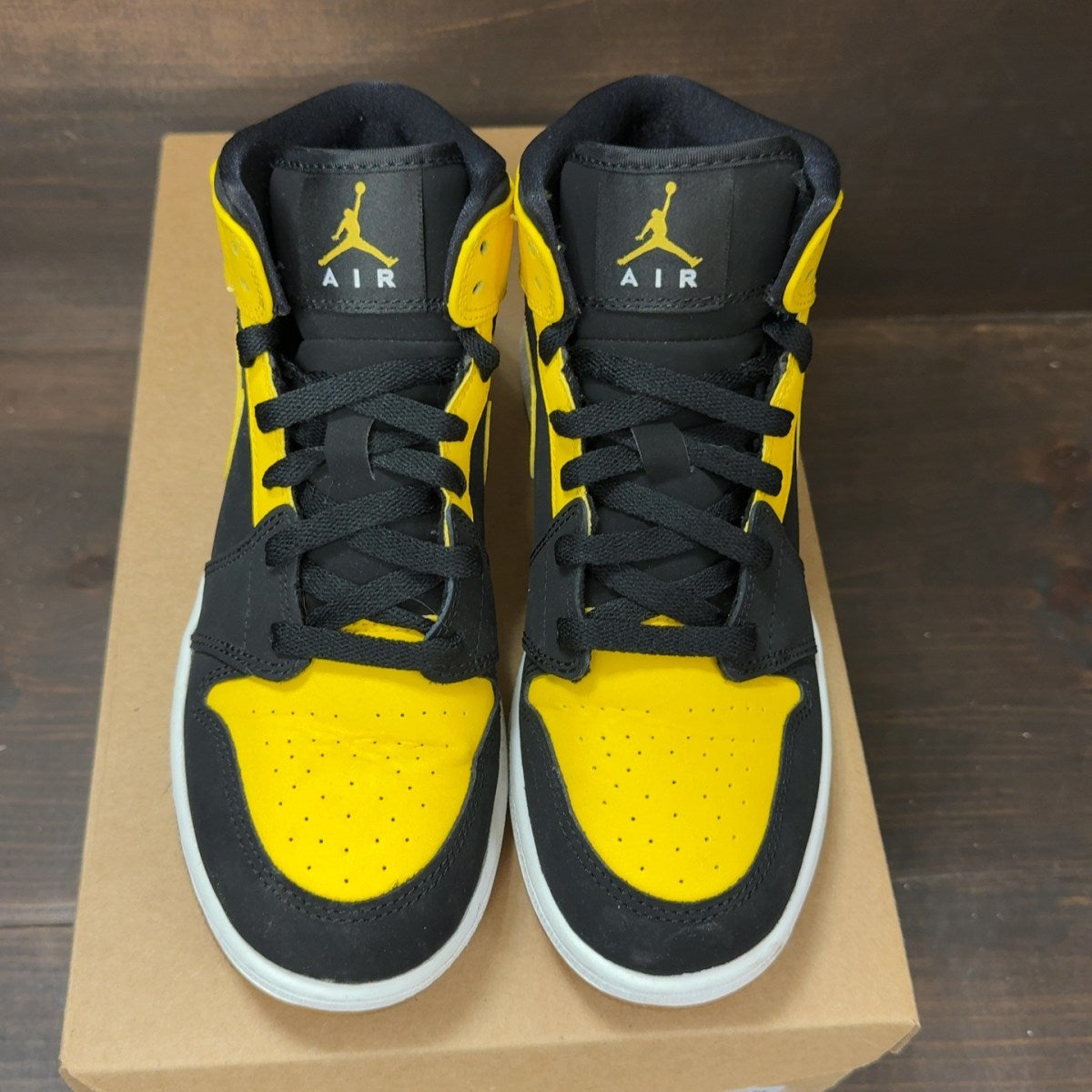 Jordan 1 Retro Mid New Love (2017) (GS) Size 6Y (Pre-Owned) - Image 3