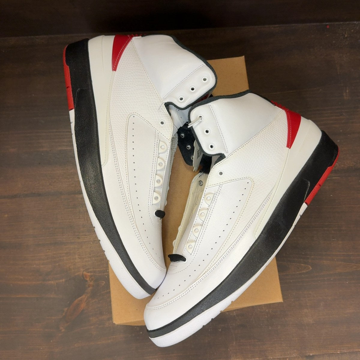 Jordan 2 Retro OG Chicago (2022) Size 15 - Image 2