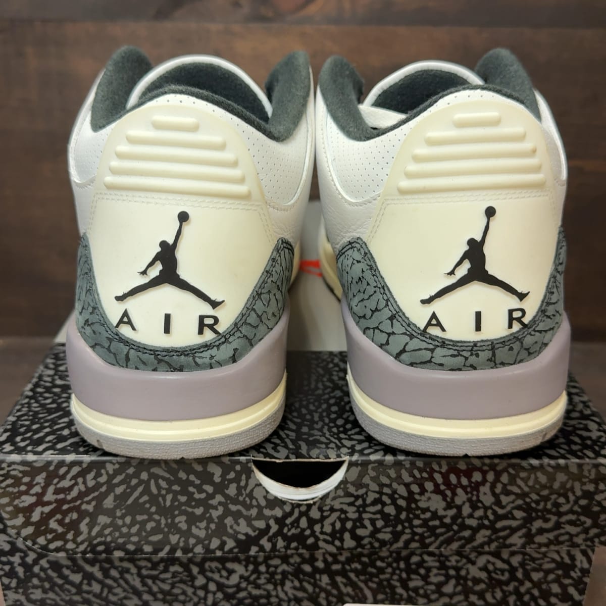 Jordan 3 Retro Cement Grey Size 12 (Pre-Owned) - aux