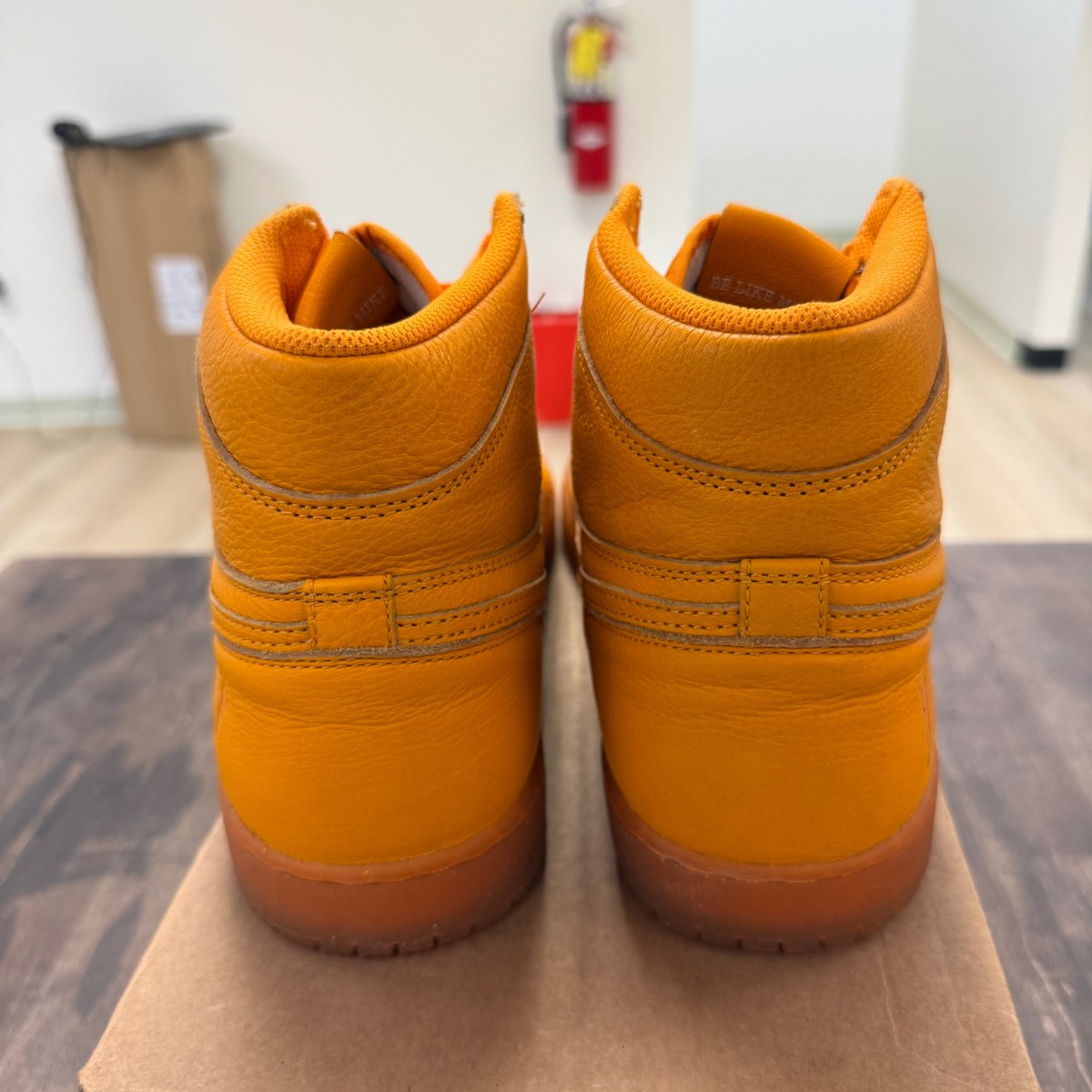 Jordan 1 Retro High Gatorade Orange Peel Size 11 (Pre-Owned) - Image 3