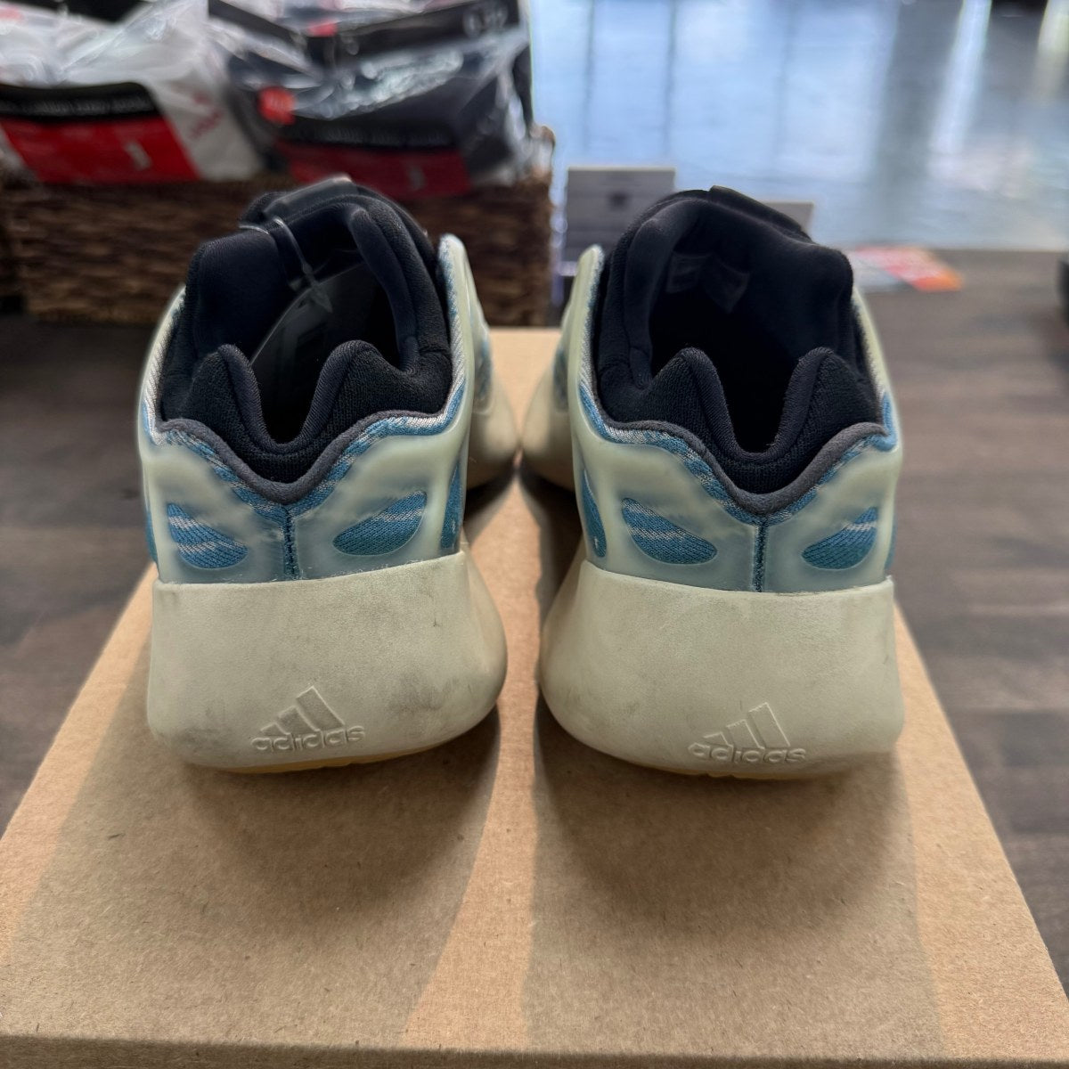 adidas Yeezy 700 V3 Kyanite Size 5 (Pre-Owned) - Image 4