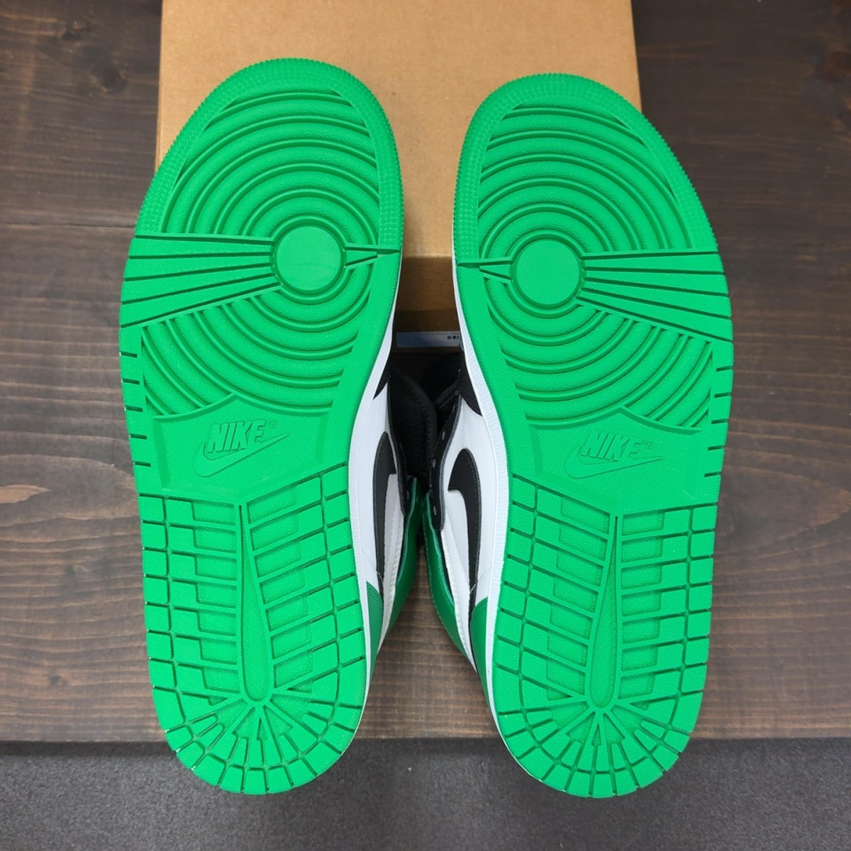 Jordan 1 Retro High OG Lucky Green Size 9.5 - Image 7
