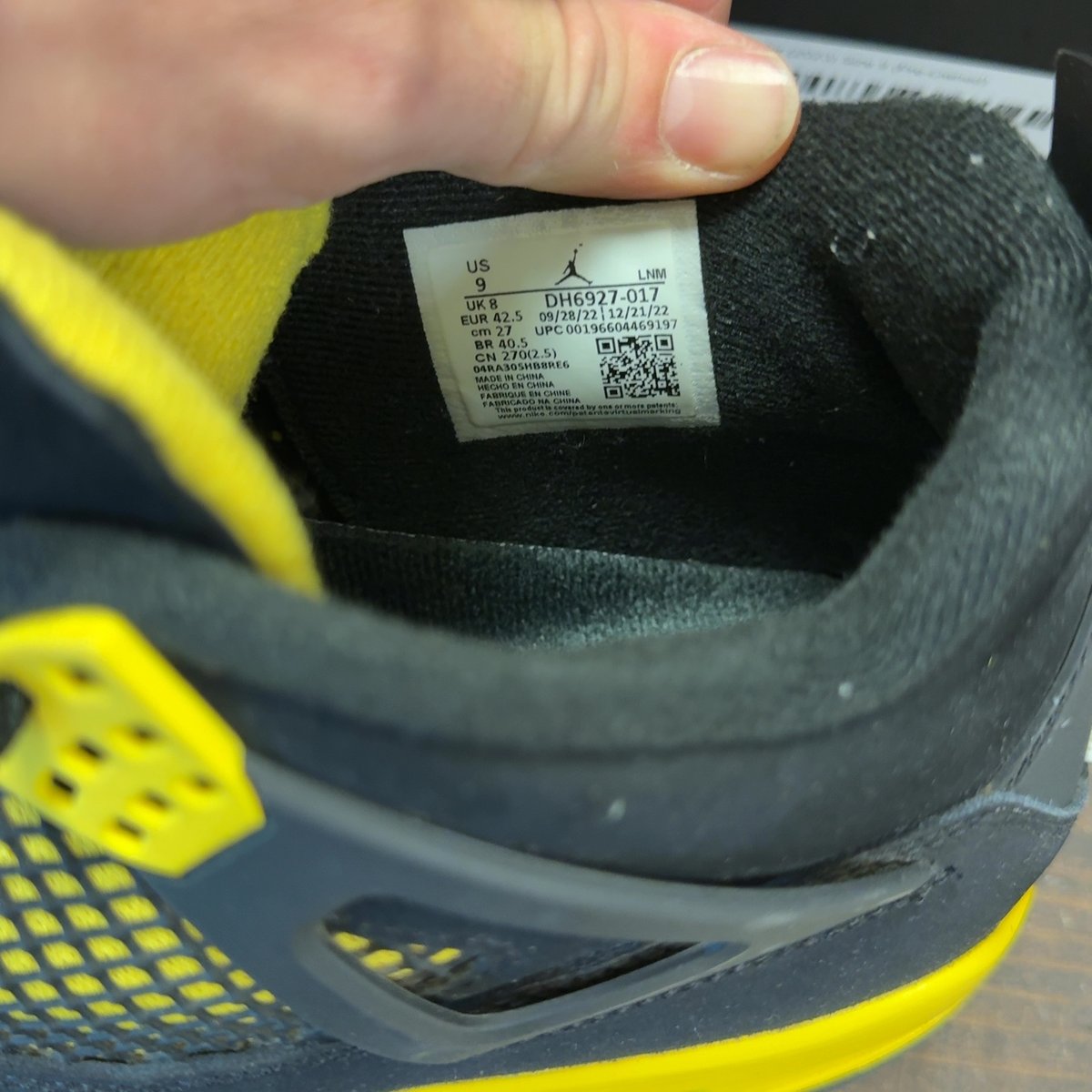 Jordan 4 Retro Thunder (2023) Size 9 (Pre-Owned) - aux