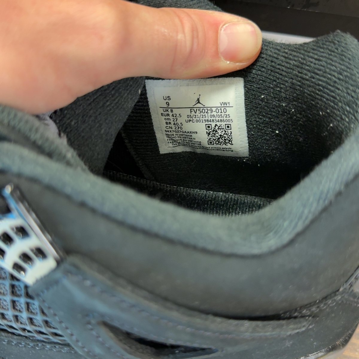Jordan 4 Retro Black Cat (2025) Size 9 (Pre-Owned) - aux