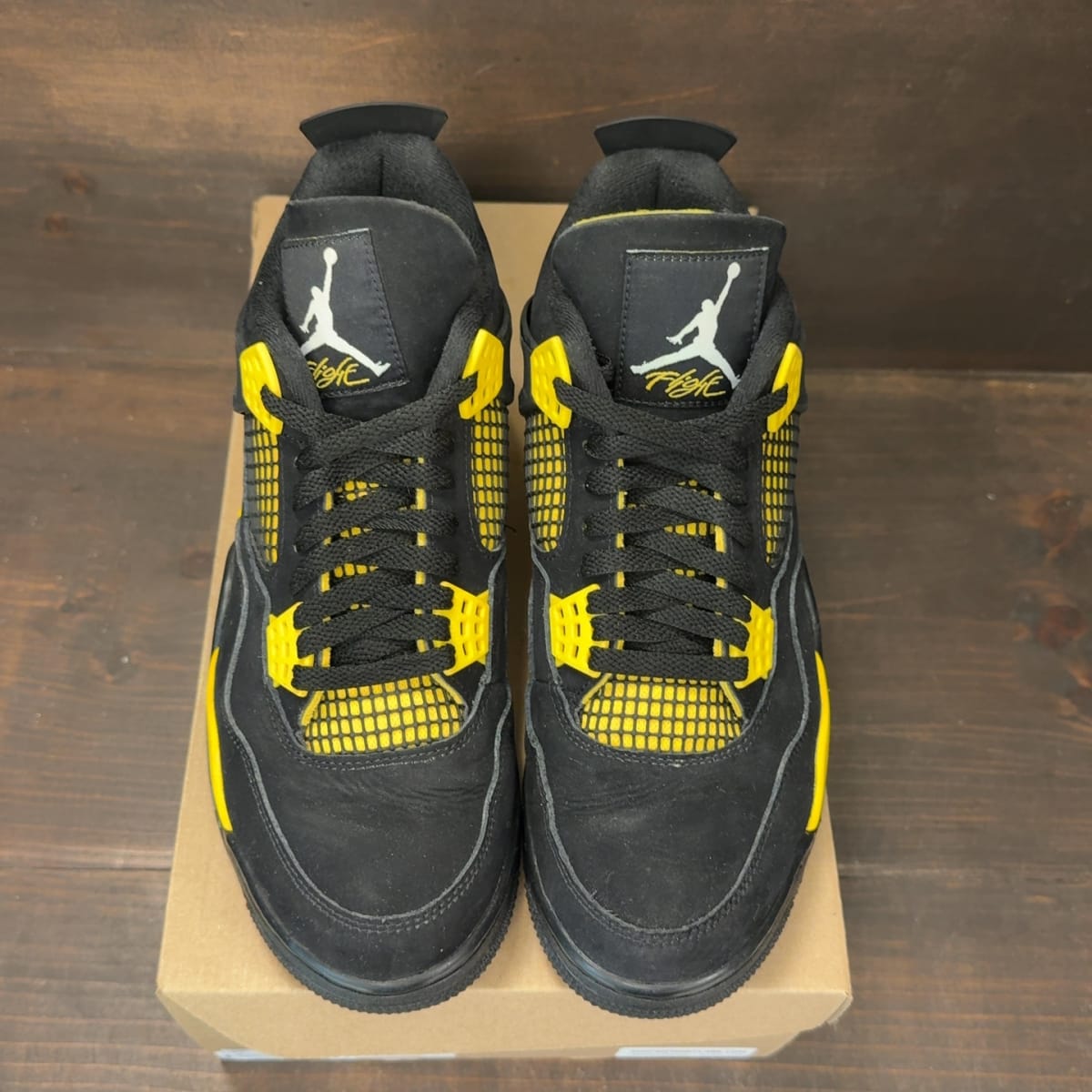 Jordan 4 Retro Thunder (2023) Size 9.5 (Pre-Owned) - tag