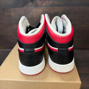 Jordan 1 Mid Very Berry (GS) Size 6.5Y (Pre-Owned) - Image 3