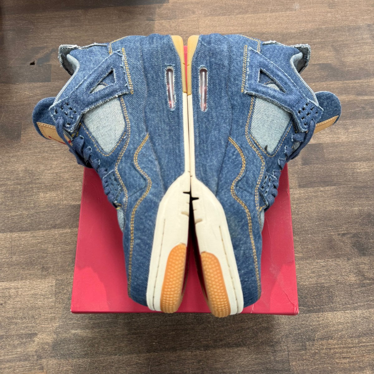 Jordan 4 Retro Levi's Denim (Tag with Levi's Logo) - Image 2