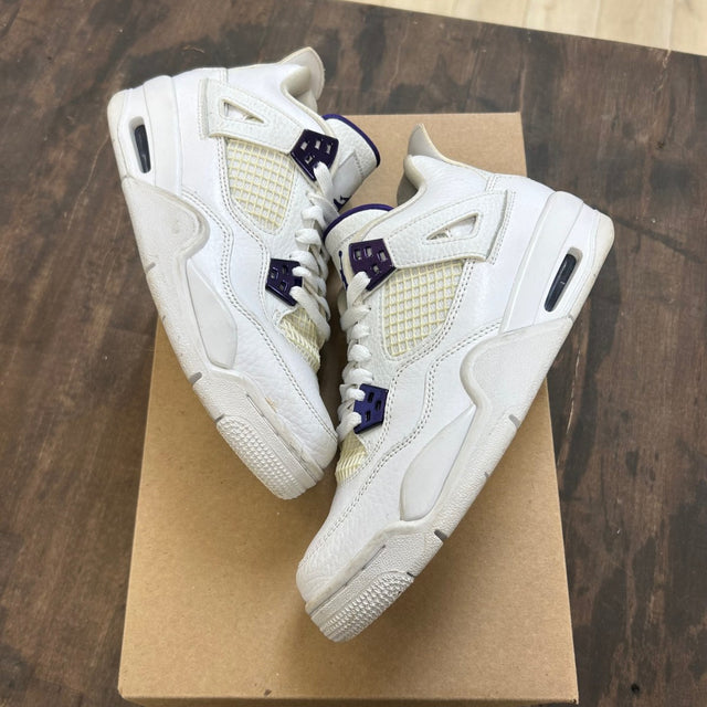 Jordan 4 Retro Metallic Purple (GS) Size 5.5Y (Pre-Owned) - Image 1