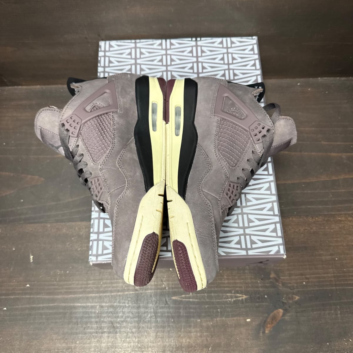 Jordan 4 Retro SP A Ma Maniére Violet Ore Size 9.5 (Pre-Owned) - side