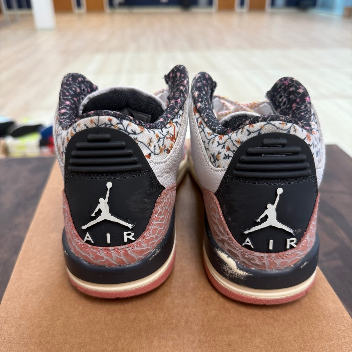Jordan 3 Retro Vintage Floral (GS) Size 5.5Y (Pre-Owned) - Image 2