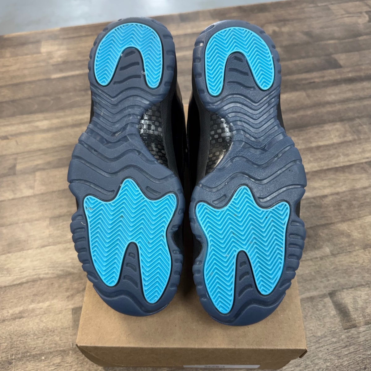 Jordan 11 Retro Gamma Blue (2025) Size 11 (Pre-Owned) - Image 4