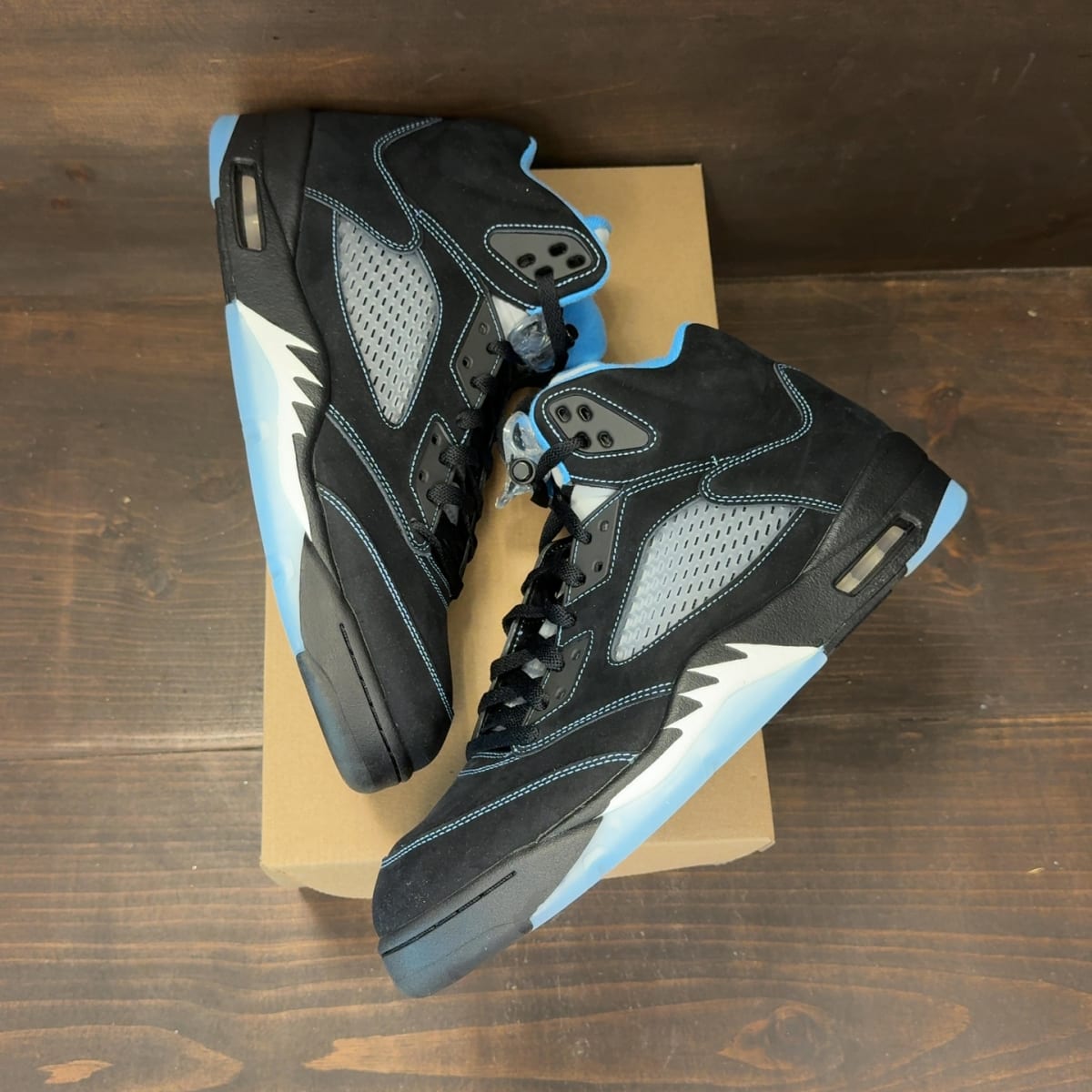 Jordan 5 Retro Black University Blue (2026) Size 13 - back