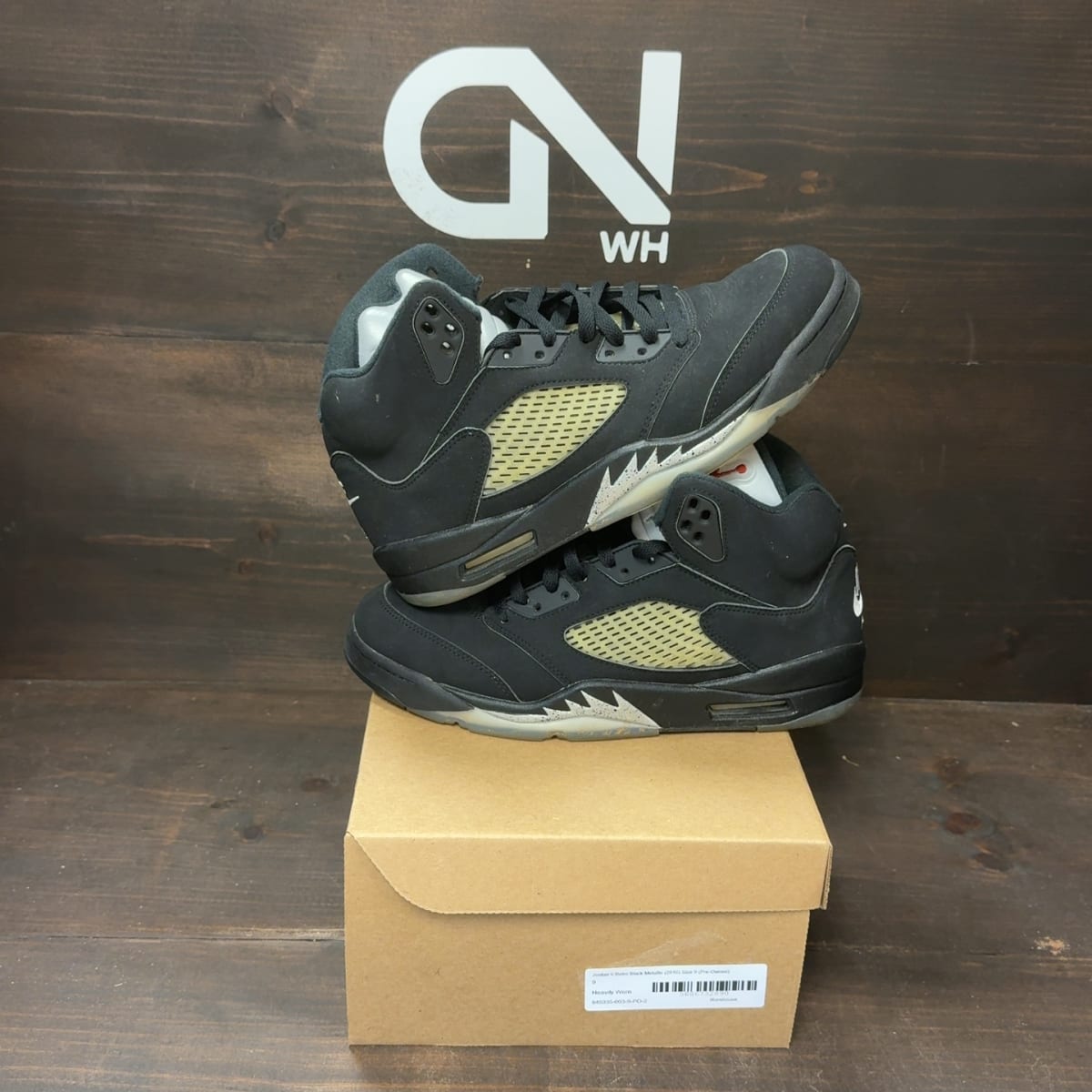 Jordan 5 Retro Black Metallic (2016) Size 9 (Pre-Owned) - front