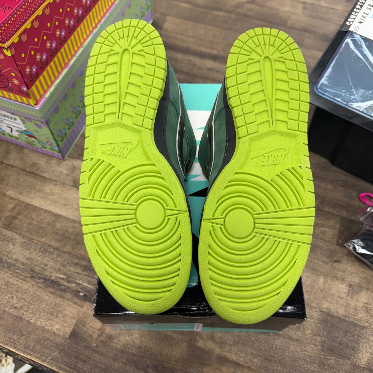 Nike SB Dunk Low Concepts Green Lobster (Special Box) Size 11.5 (Pre-Owned) - Image 5