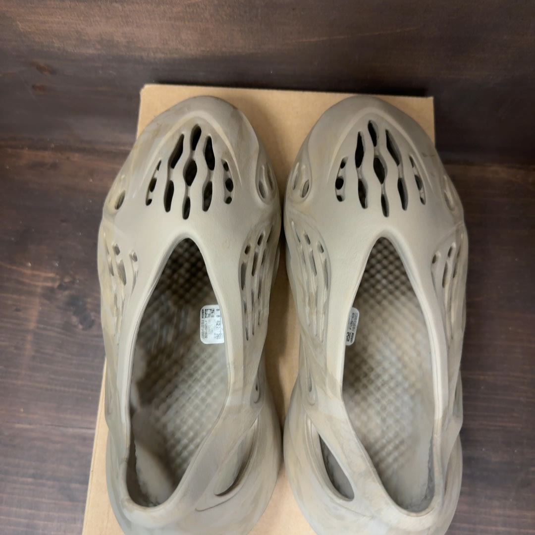adidas Yeezy Foam RNNR Stone Sage Size 8 (Pre-Owned) - Image 5