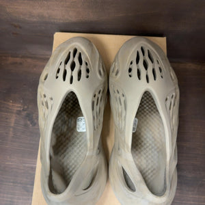adidas Yeezy Foam RNNR Stone Sage Size 8 (Pre-Owned) - Image 5