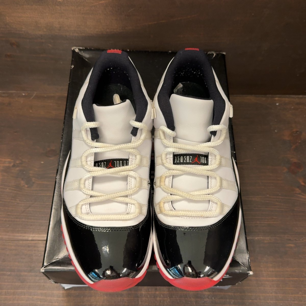Jordan 11 Retro Low Concord Bred Size 9.5 (Pre-Owned) - tag