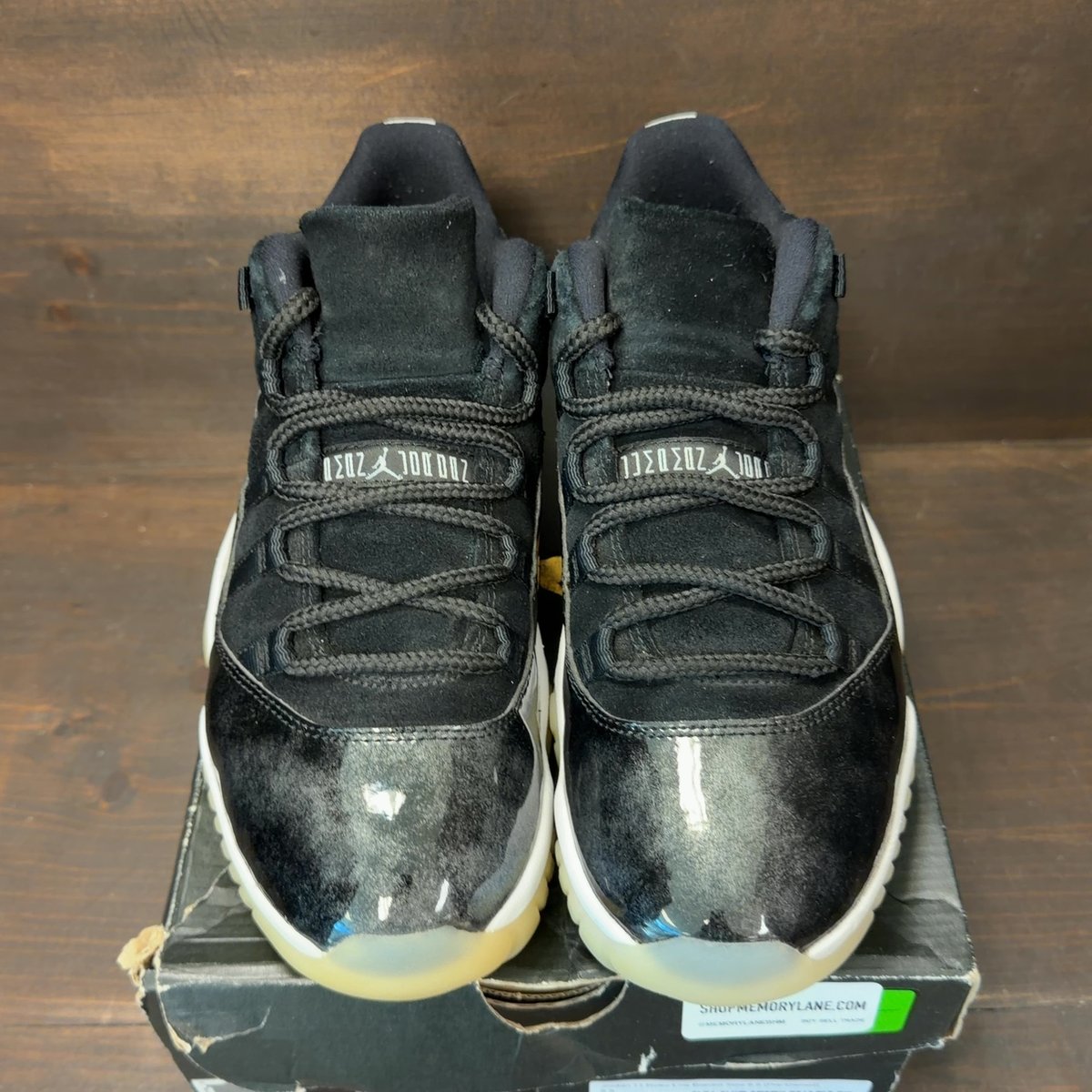 Jordan 11 Retro Low Barons Size 8.5 (Pre-Owned) - tag