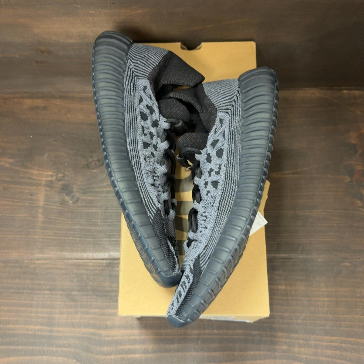 adidas Yeezy 350 V2 CMPCT Slate Onyx Size 10.5 (Pre-Owned) - Image 2