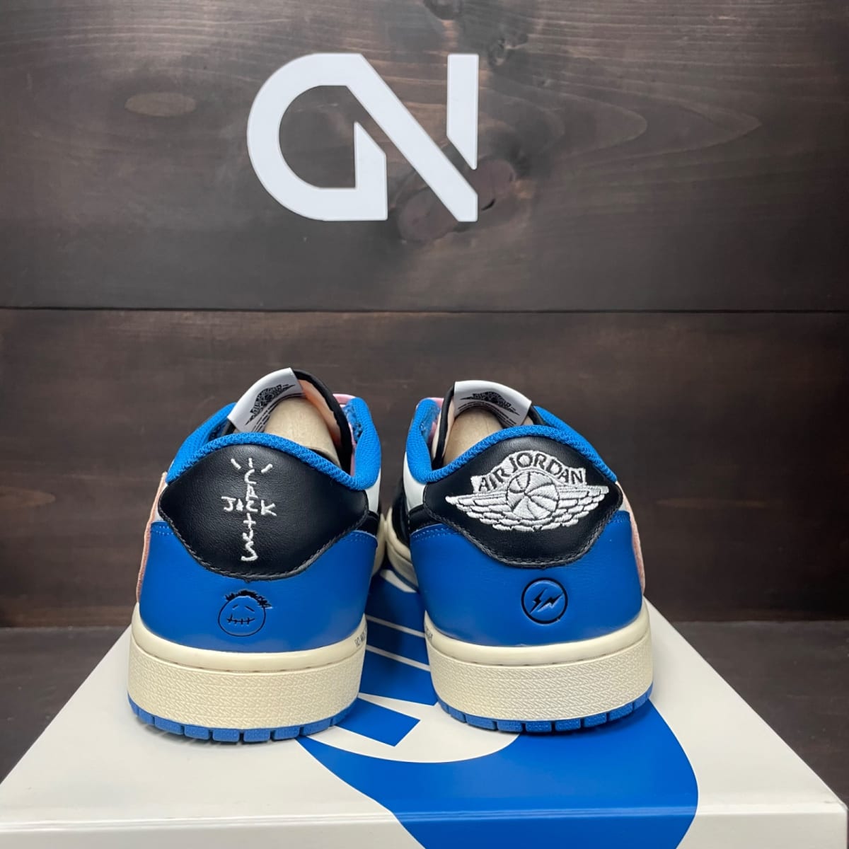 Jordan 1 Retro Low OG SP Fragment x Travis Scott Size 11 (Pre-Owned) - side