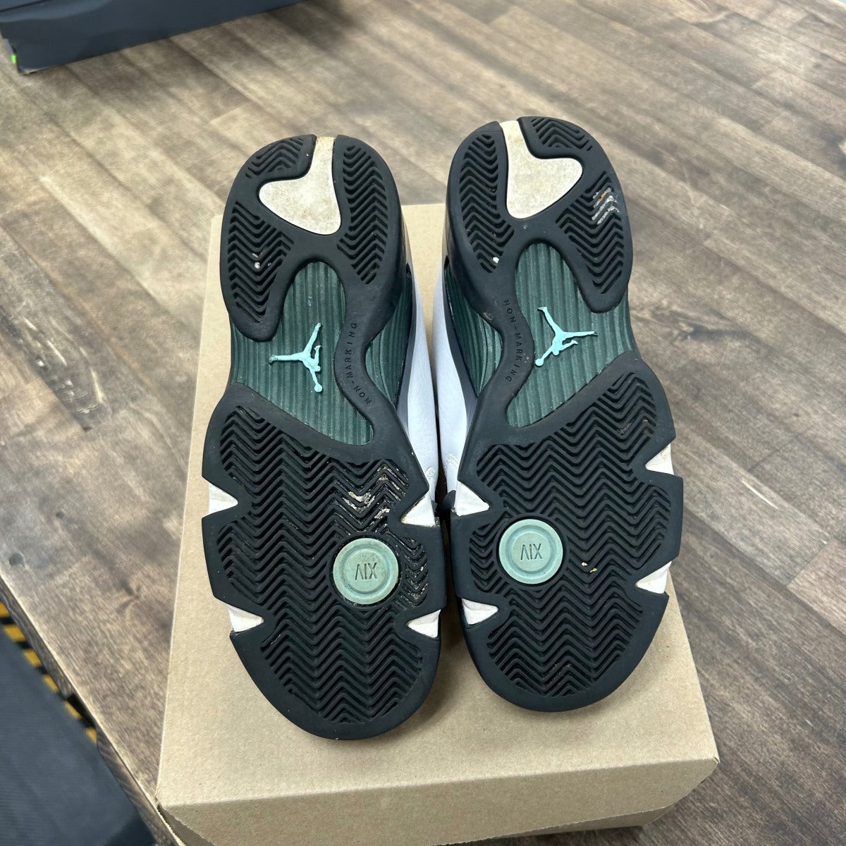 Jordan 14 Retro Oxidized Green (2016) (GS) Size 5 (Pre-Owned) - Image 5