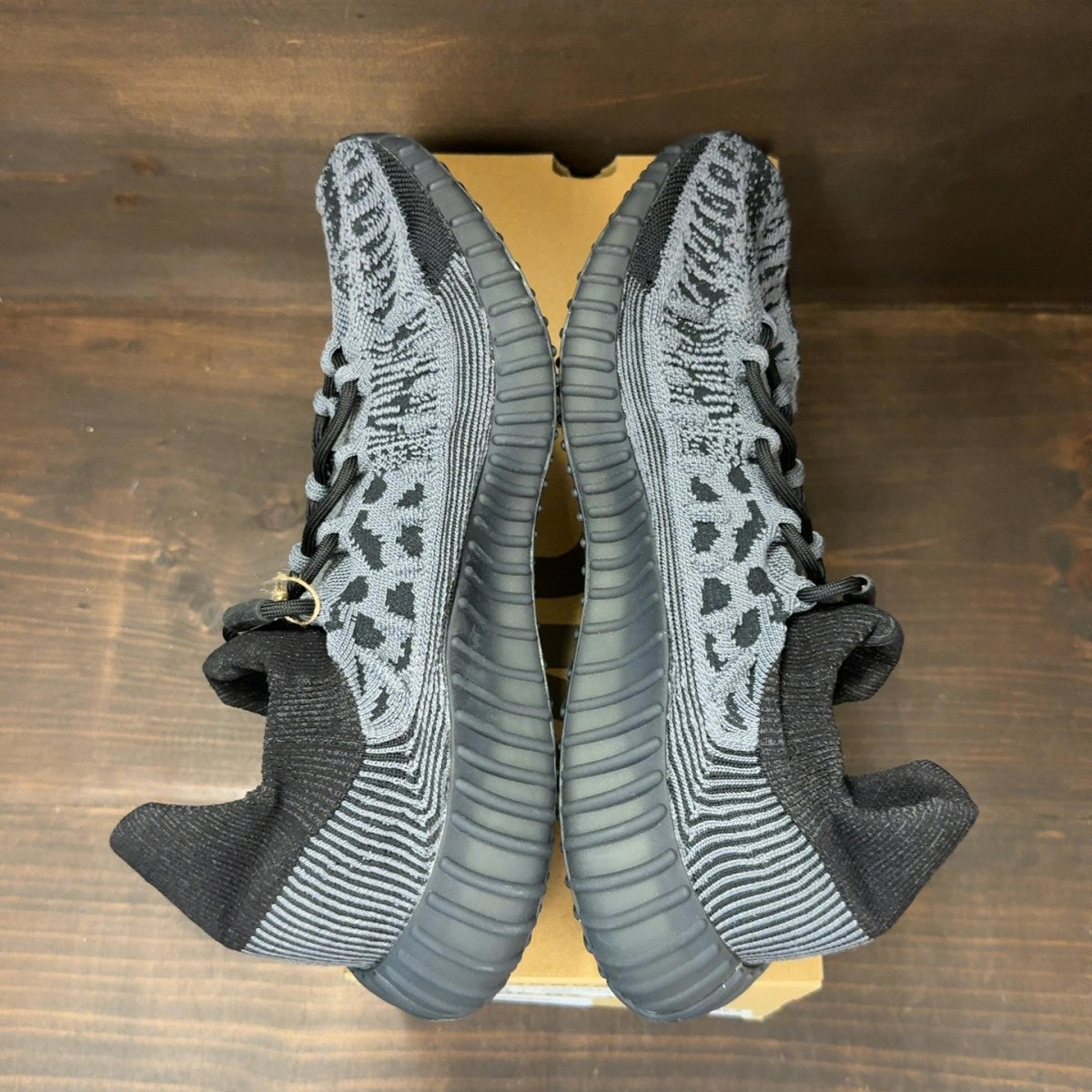 adidas Yeezy 350 V2 CMPCT Slate Onyx Size 10.5 (Pre-Owned) - Image 5
